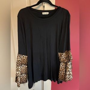 Womens leopard flair sleeve top